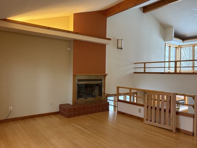 Building Photo - 6526 Bettys Ln