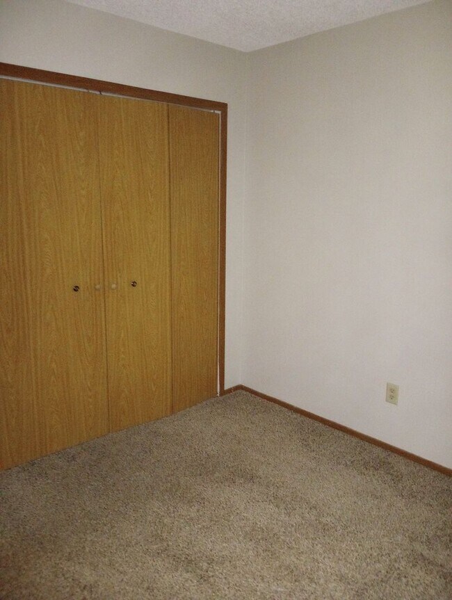 Building Photo - Two Bedroom Townhome