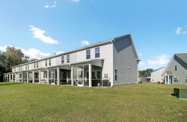 Building Photo - 3 Bedroom 2.5 Bath Townhouse in Lakeview Commons - Goose Creek