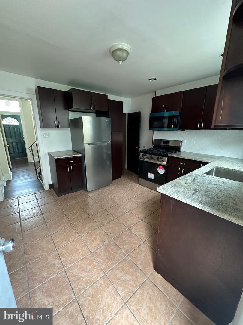 Kitchen - 1621 Olive St