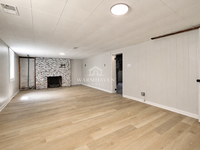 Building Photo - 129 Idlewild St
