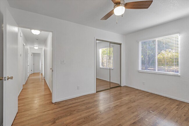 Building Photo - 1878 Cabana Dr