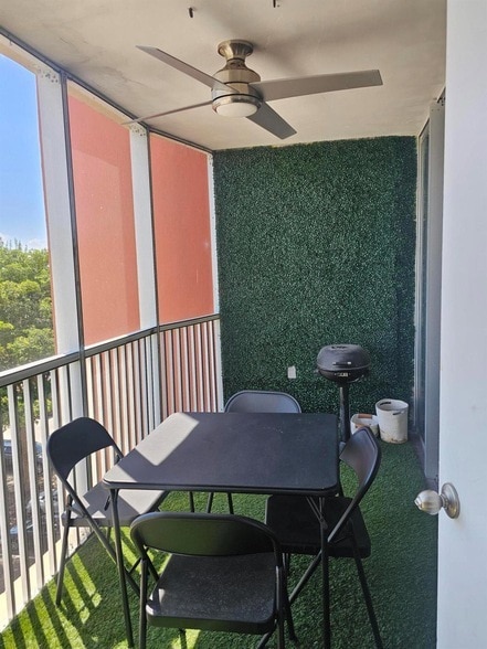 Building Photo - 1780 NE 191st St