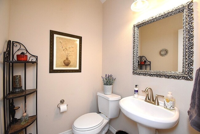 Building Photo - 1446 Sherwood Park Cir