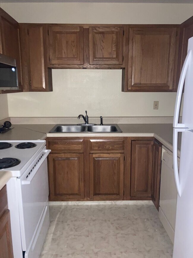 Building Photo - 1727 N Grandview Ln