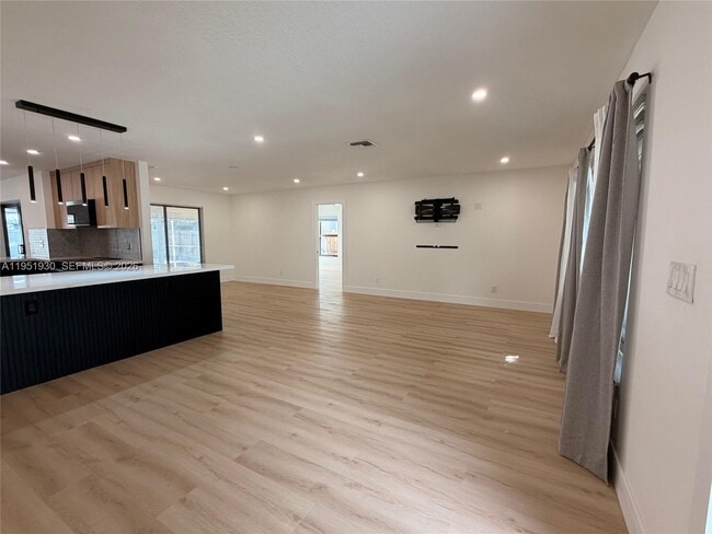 Building Photo - 1462 SW 25th Ave