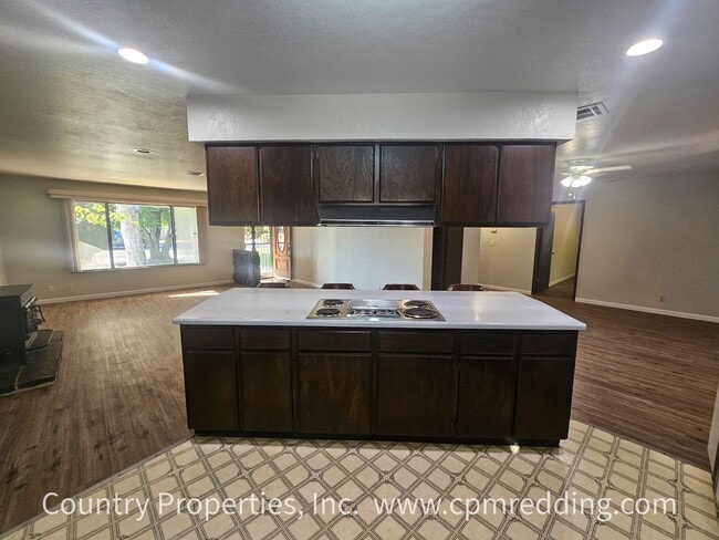 Building Photo - Spacious House with Landscaper Included Av...