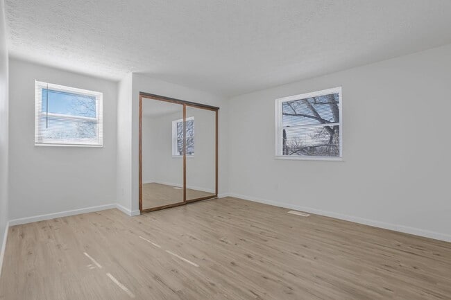 Building Photo - 874 Hilton Dr