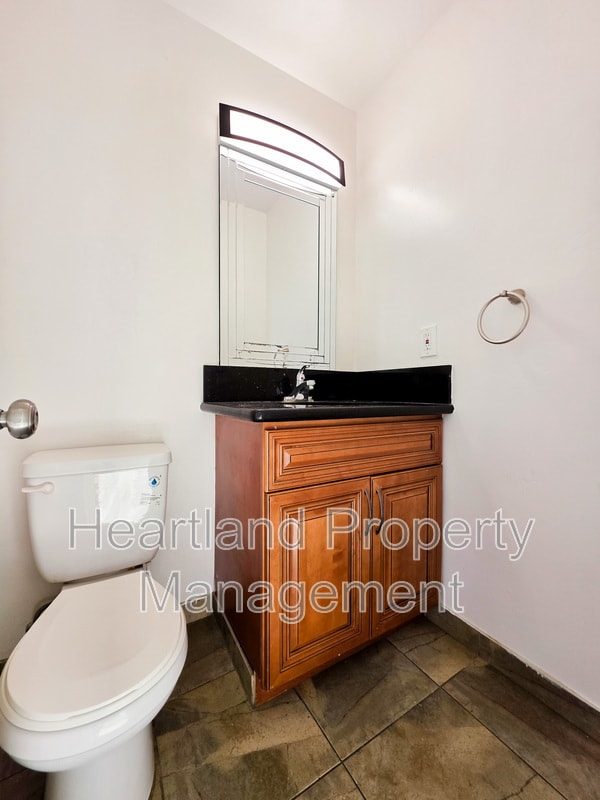 Building Photo - 690 N Grape St