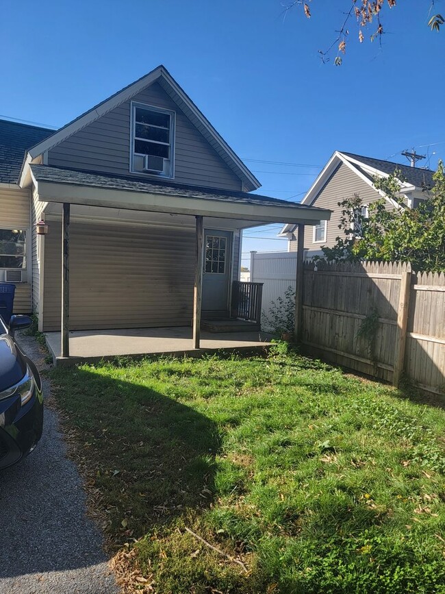 Building Photo - 39 Hudson St