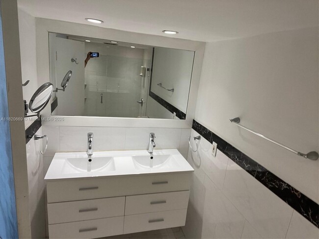Building Photo - 5838 Collins Ave