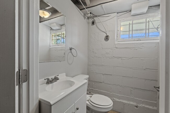 Building Photo - 3725 Elmley Ave