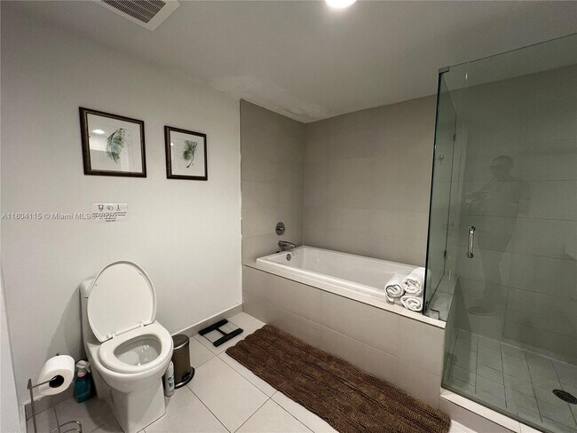 Building Photo - 2600 E Hallandale Beach Blvd