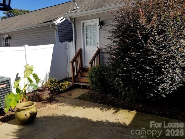 Building Photo - 20528 Harbor View Dr