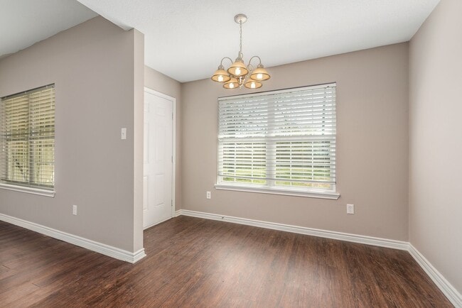 Building Photo - Newly Renovated 3 bed, 2 bath home on cul-...