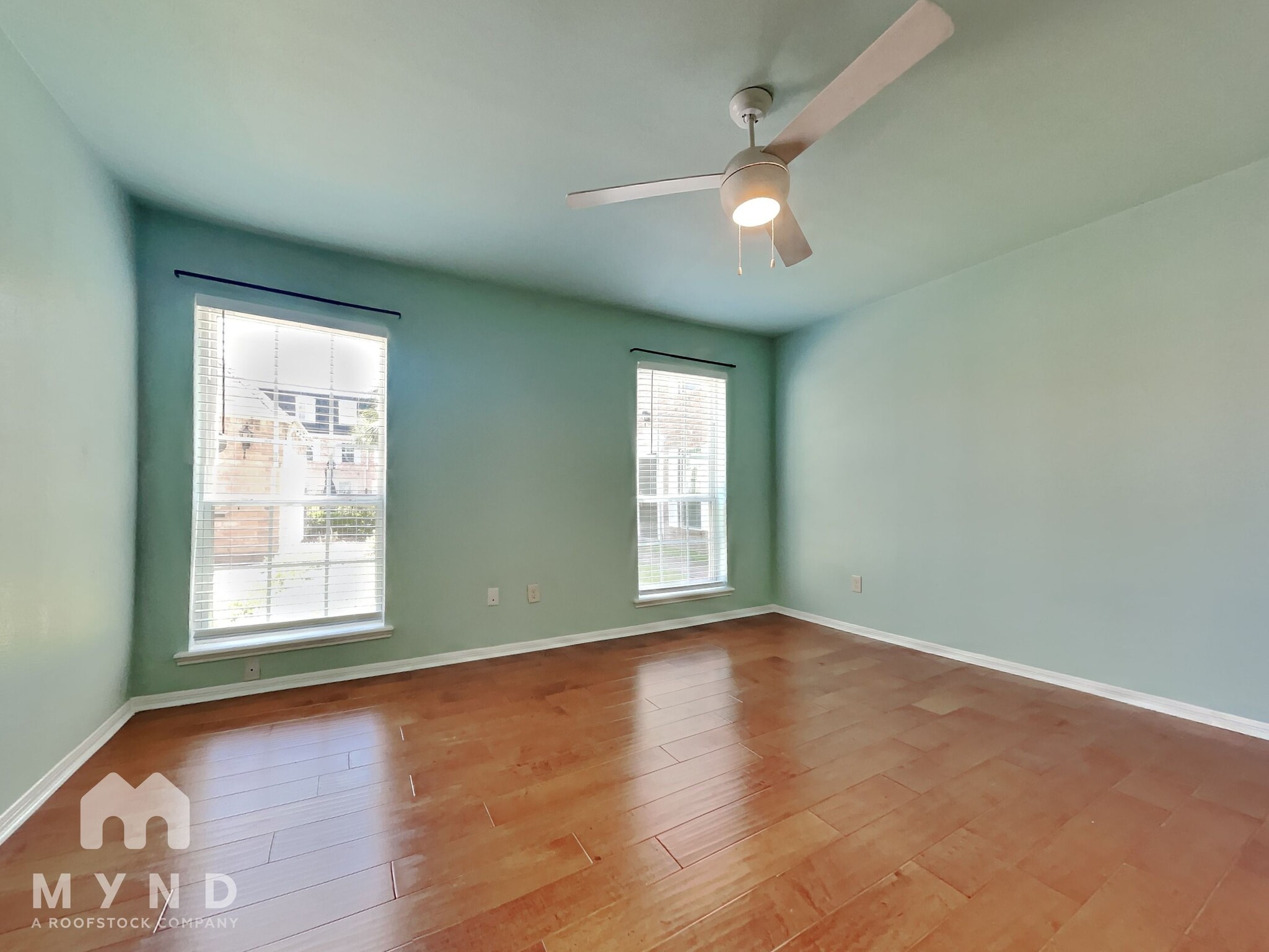 Building Photo - 355 N Post Oak Ln