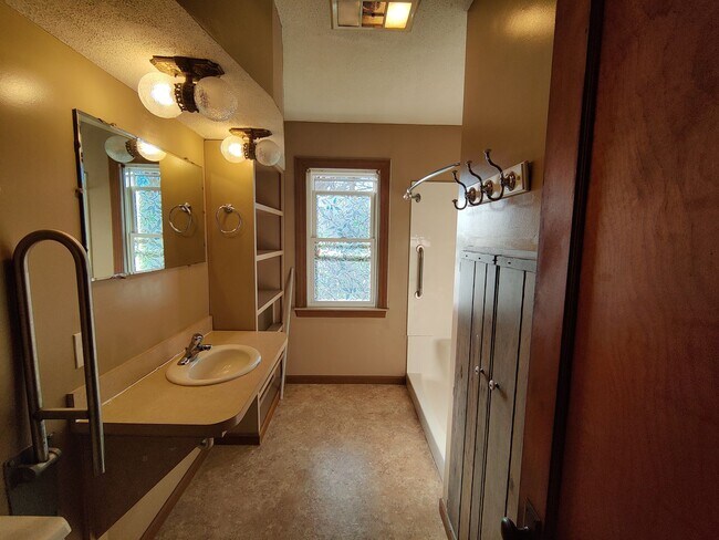 Building Photo - 638-638 Washington Ave