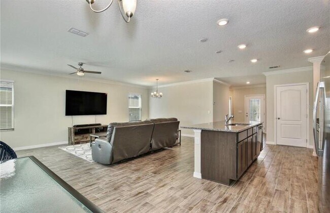 Building Photo - 492 Pinecrest Loop