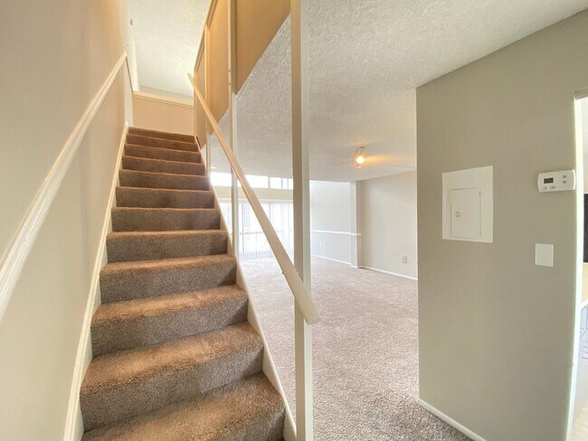 Building Photo - SANDY COVE CONDO - 1BR/1BA WITH BALCONY
