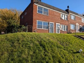 Building Photo - 3 Bedroom - 1 Bathroom Row Home in a Beautiful Neighborhood
