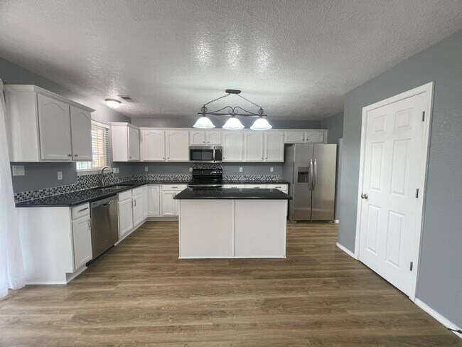 Building Photo - 5555 Mansfield Pl NW