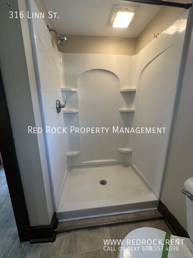 Building Photo - 316 Linn St