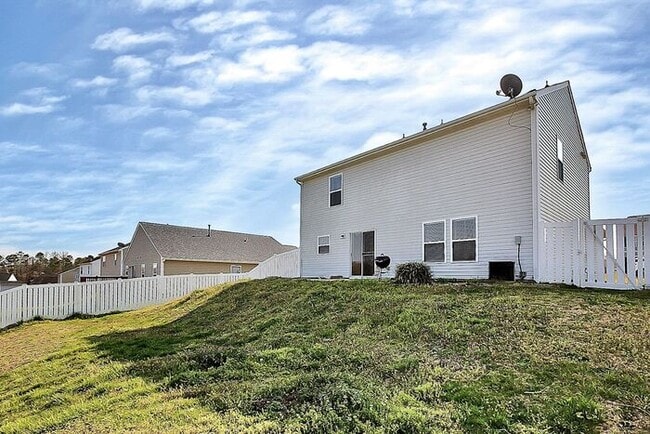 Building Photo - Large 4BD/2.5BA Home in Cabarrus Crossing!