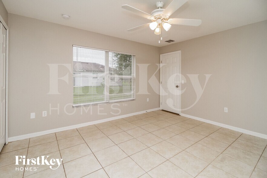 Building Photo - 421 Dove Dr