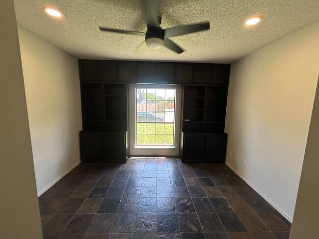 Building Photo - 713 Buttercup Trail