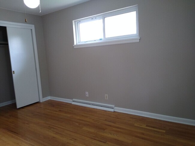 Building Photo - Stunning 4 bedroom 2 bath Virginia Village...