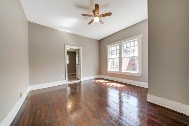Building Photo - 612 Martinique Ave