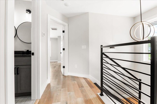 Building Photo - 145 Crooked Creek Dr