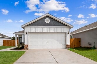 Building Photo - 15814 Berry Hl Dr