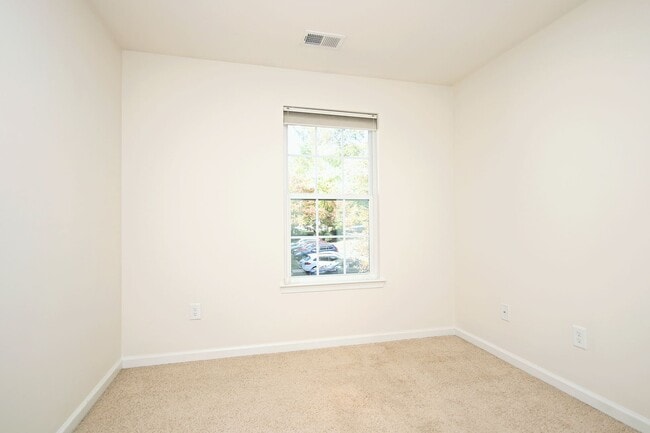 Building Photo - Pet-Friendly Townhome Near UVA Medical Center