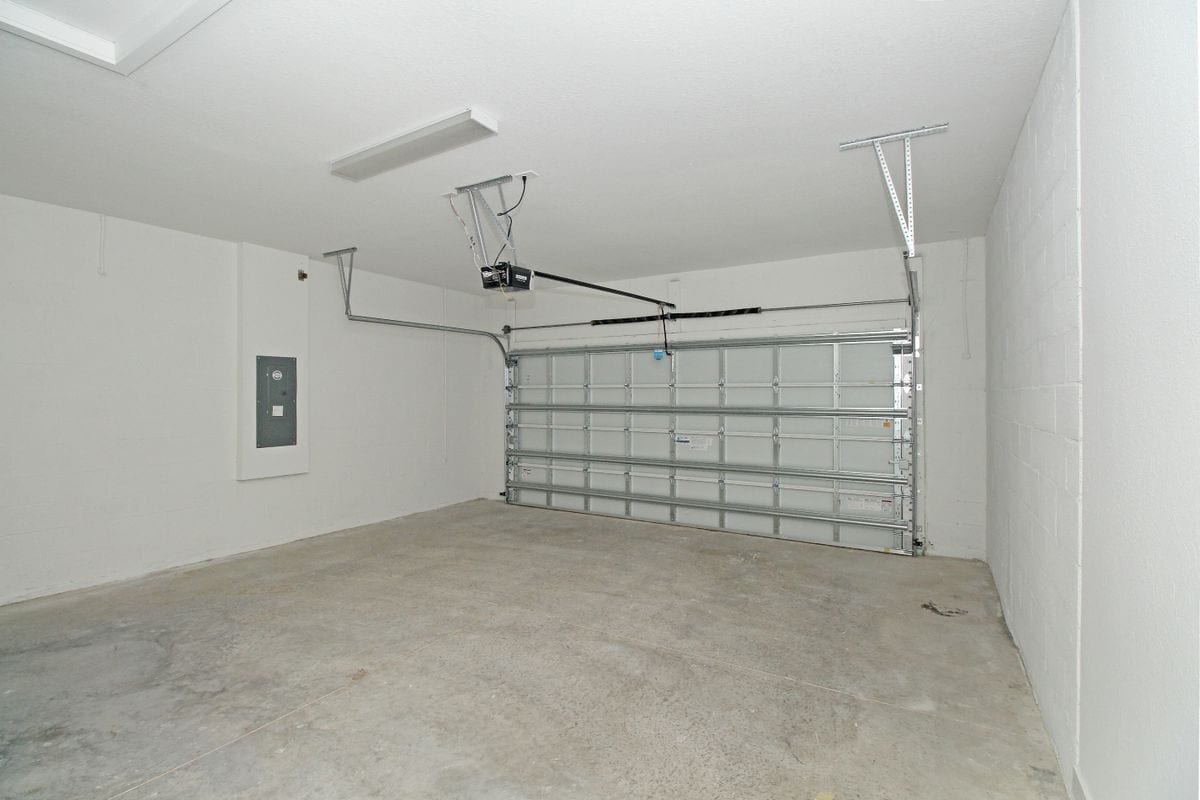 Building Photo - 5929 SE Sky Blue Cir