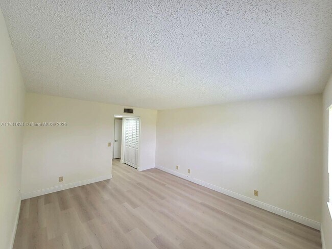 Building Photo - 16491 Blatt Blvd