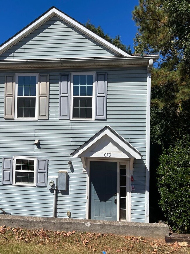 Building Photo - Modern 3BR/2.5BA Townhome