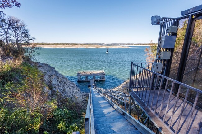 Building Photo - 3 Bed 3 Bath Condo on Lake Travis