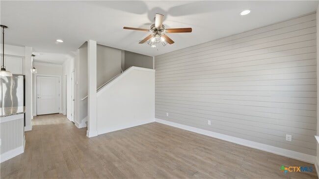 Building Photo - 223 Sapphire Dr