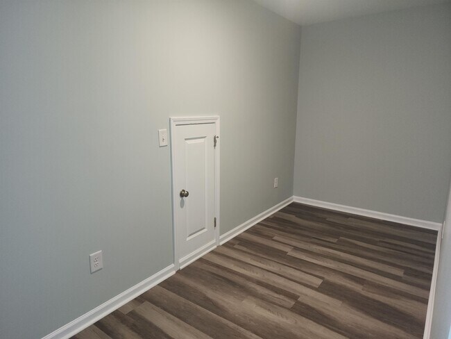 Building Photo - 5527 Redleaf Rose Dr