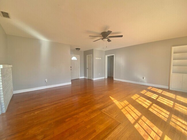 Building Photo - 2205 28th St