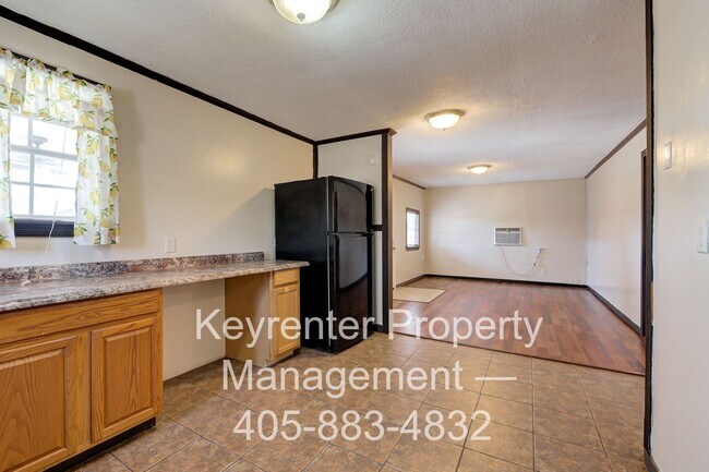 Building Photo - 3607 SW 12th St