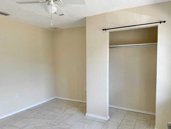 Building Photo - R# 5058-5059-P