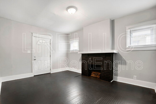 Building Photo - 247 S 39th St