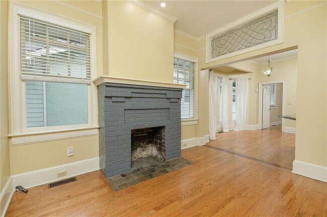 Building Photo - 327 4th St NE