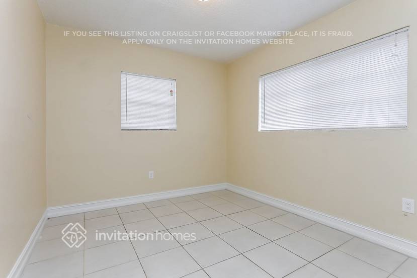 Building Photo - 330 NW 196th St