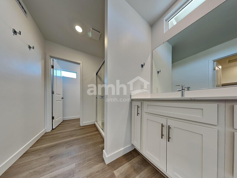 Building Photo - 9677 N Rancho Lozano