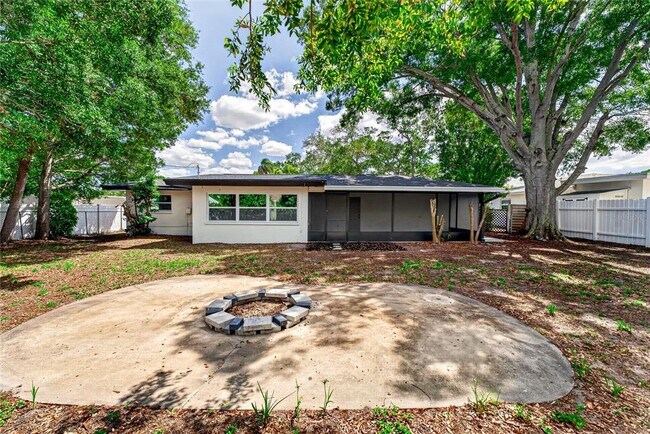 Building Photo - 2141 Indian Ave S