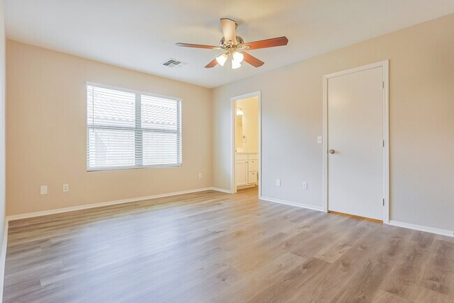 Building Photo - 2300 E Gleneagle Dr