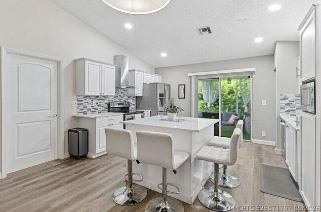 Building Photo - 110 Sunset Blvd